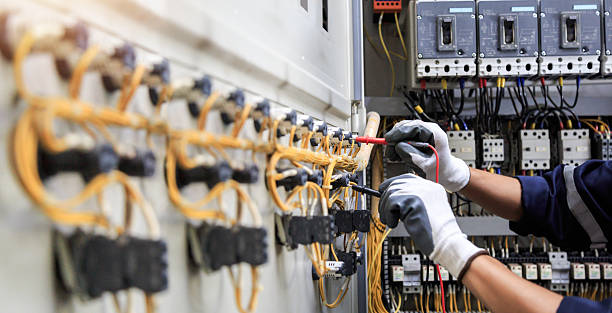 Professional Electrician technician working in Aurora, IL